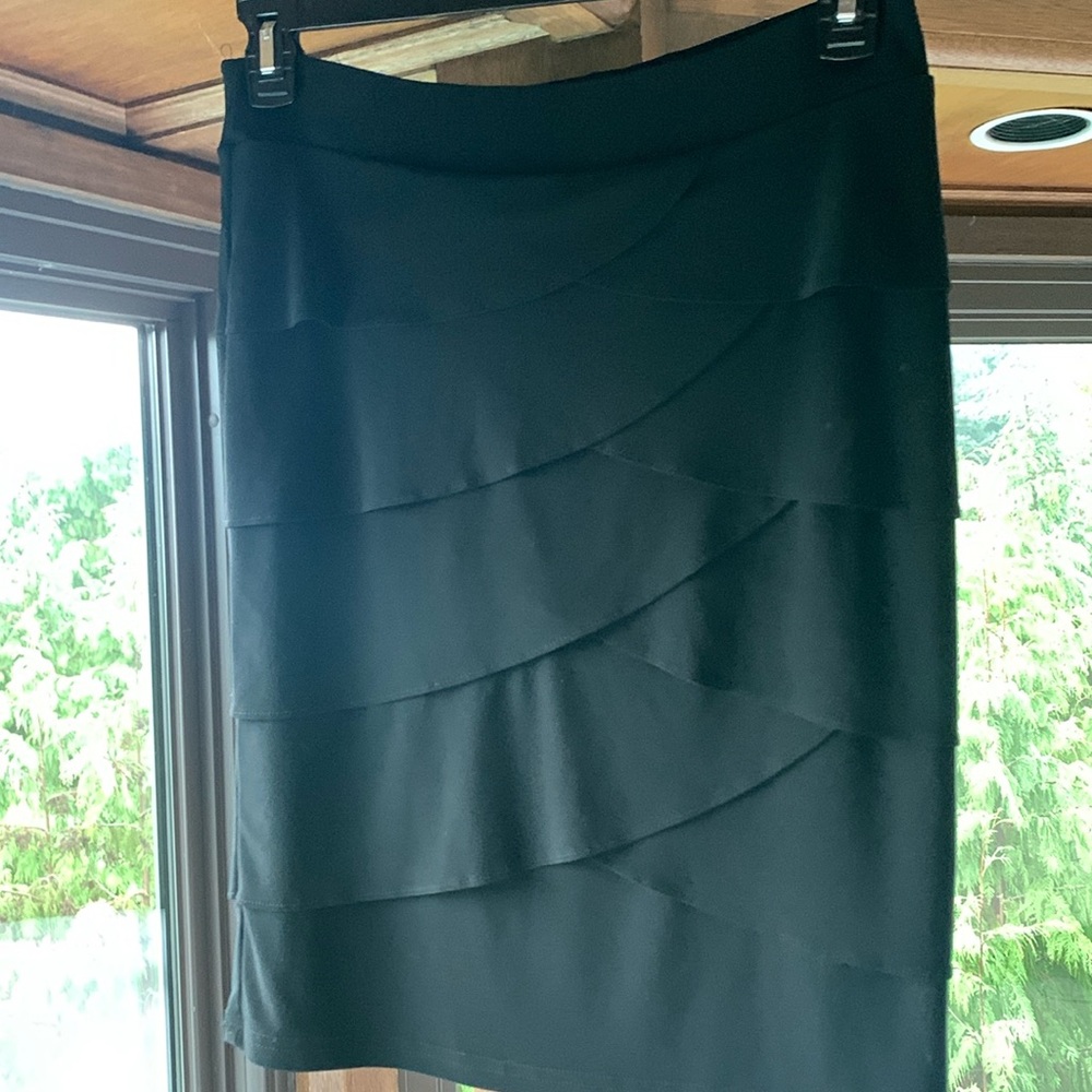SOLD - Not For Sale 
❤️Host Pick❤️ Joseph Ribkoff tiered skirt
